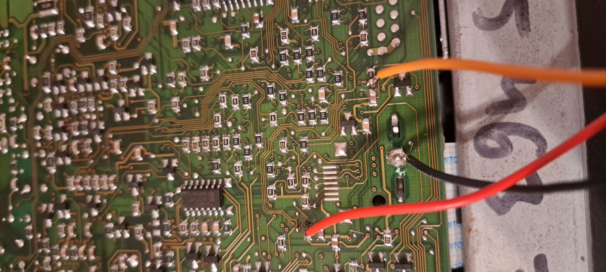 Blaupunkt 3B0 035 191D - odczyt pamięci, problem z programatorem i GND