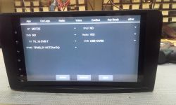 Android 2 DIN Radio dla Mercedesa ML - Brak reakcji na szukanie stacji i zmianę częstotliwości