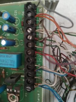Zwarcie elektrozaczepu w linii unifonu interkomowego Urmet 1131/1 Zwarcie elektrozaczepu w linii unifonu interkomowego Urmet 1131/1