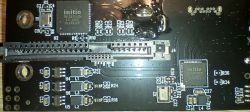 Zbliżenie na płytkę PCB stacji dokującej Blueendless BS-HD01S z widocznymi układami Initio INIC6711EN oraz INIC3639PN.