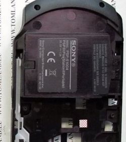 PSP E1004: Jakim śrubokrętem odkręcić klapkę baterii? Potrzebna rada dotycząca narzędzi