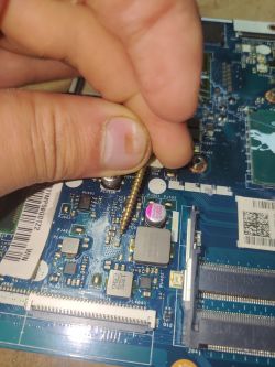 Lenovo Y50-70 - Nie reaguje po podłączeniu ładowarki: diagnoza i naprawa