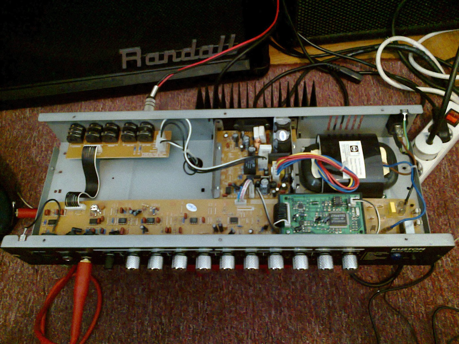 Podłączenie zastępczych transformatorów do wzmacniacza