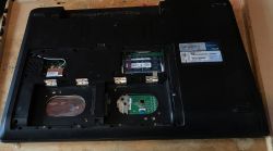 Laptop nie włącza się - bardzo prosta naprawa, mechaniczna usterka podłączenia gniazda Laptop nie włącza się - bardzo prosta naprawa, mechaniczna usterka podłączenia gniazda