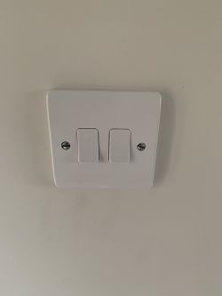 Troubleshooting UK Kitchen Lamp Connection Issues: Wiring, Switches & Protection Activation