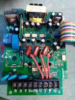 Falownik HY01D523B uszkodzony przeciążeniem grzeją się rezystory