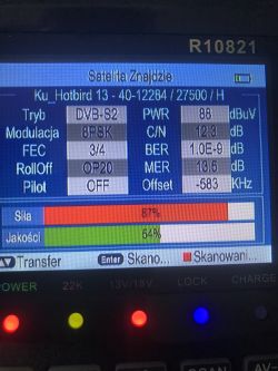 Ekran miernika sygnału satelitarnego z parametrami dla satelity Hotbird 13