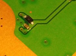 Jakie wartości mają dioda i kondensator na płycie PS4 SAD-001?