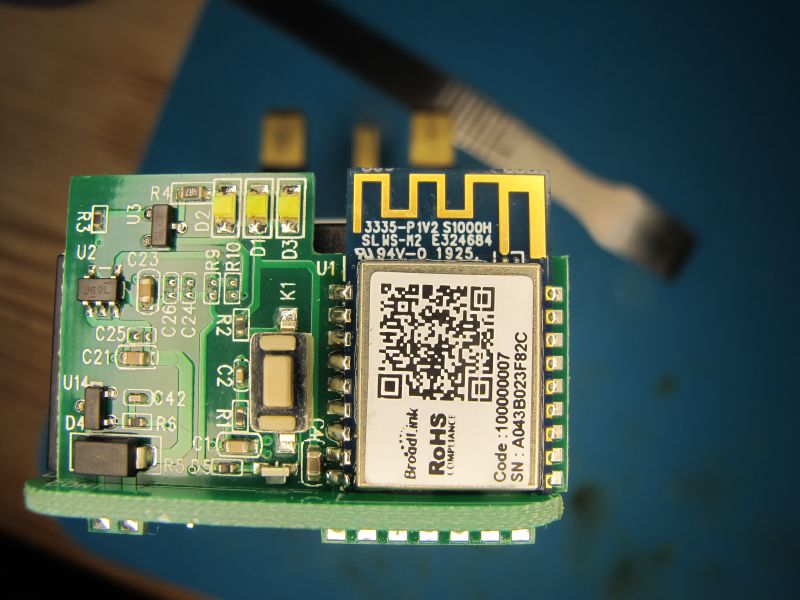 Electronic module with communication chip, QR code and text labels