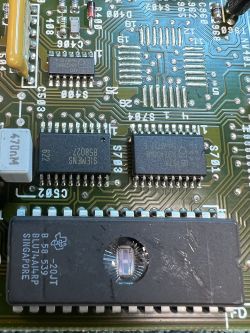 Płytka drukowana z układami scalonymi i eeprom.