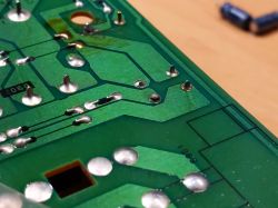 Szczegóły płytki drukowanej wewnątrz wieży Sony MHC-4700