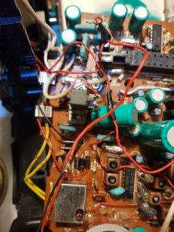 Radiomagnetofon ZRK RM-121A - oderwał się jeden z przewodów Radiomagnetofon ZRK RM-121A - oderwał się jeden z przewodów
