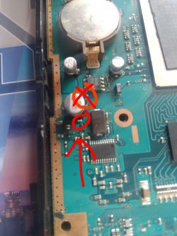 SONY PS2 Slim 77004 - Lokalizacja bezpiecznika od wentylatora w PS2 Slim 77004