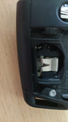 Seat Leon III - After replacing the battery in the key, the car reports a low battery in the Seat Leon III - After replacing the battery in the key, the car reports a low battery in the
