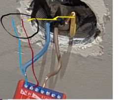 Electrical wiring with marked connections inside a wall socket box