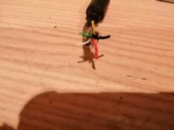 Czy kierownicę Saitek Adrenalin można podłączyć przejściówką do X-Boxa One S?