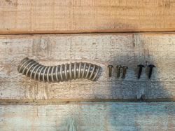 Mini cooper R50, pęknięte zamknięcie schowka pasażera.