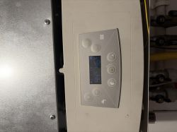 Panel sterowania pieca gazowego z wyświetlaczem pokazującym temperaturę 44,6°C