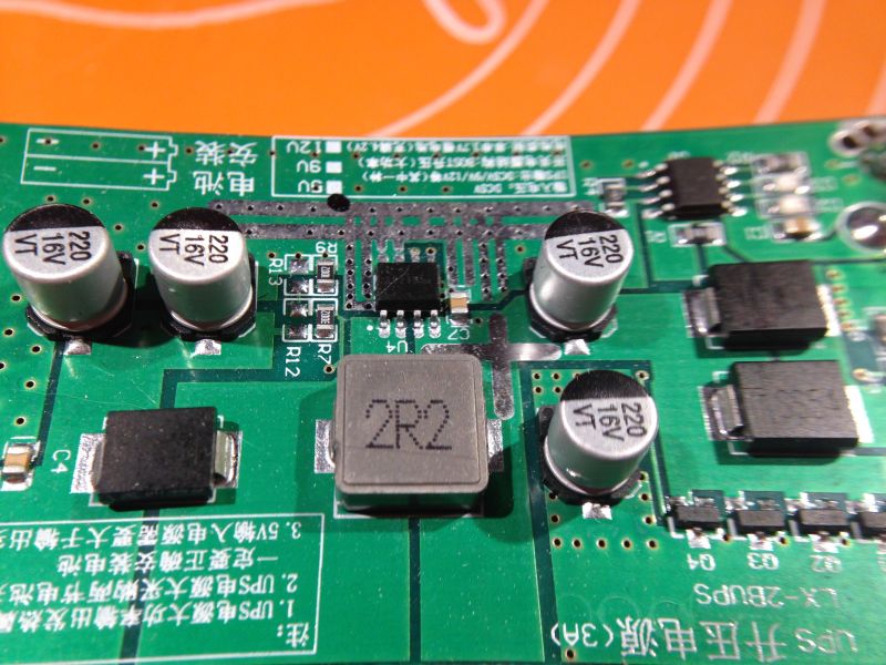 UPS wersja 2 - 5V 2A dla 9V 1,6A a dla 12V 1,2A na akumulatorki 2x18650