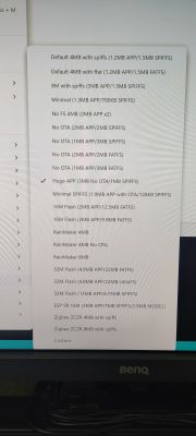 ESP32 flash configuration list with Huge APP (3MB No OTA/1MB SPIFFS) selected