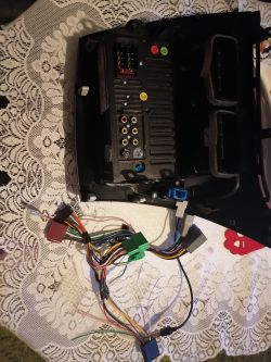 Jak podłączyć radio Bluetec 9000 do Hondy Civic ufo