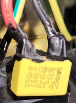 Wymiana kondensatora w subwooferze - jaki model zastosować zamiennie?