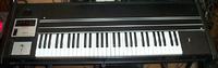 Instrument klawiszowy Clavinet E7 - szumiący preamp Instrument klawiszowy Clavinet E7 - szumiący preamp