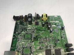 Wnętrze starego routera ISDN/DSL DI-304. Wspominamy Internet lat 2000