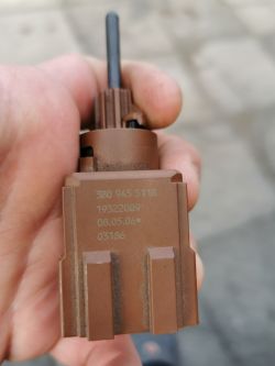 VW Fox: kontrolka EPC, wyłącznik świateł stop - trudności z wymianą i działaniem