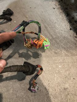 Szukam schematu wtyczek instalacji w Golf 4 1.4 16v i 2.3 VR5 AGZ