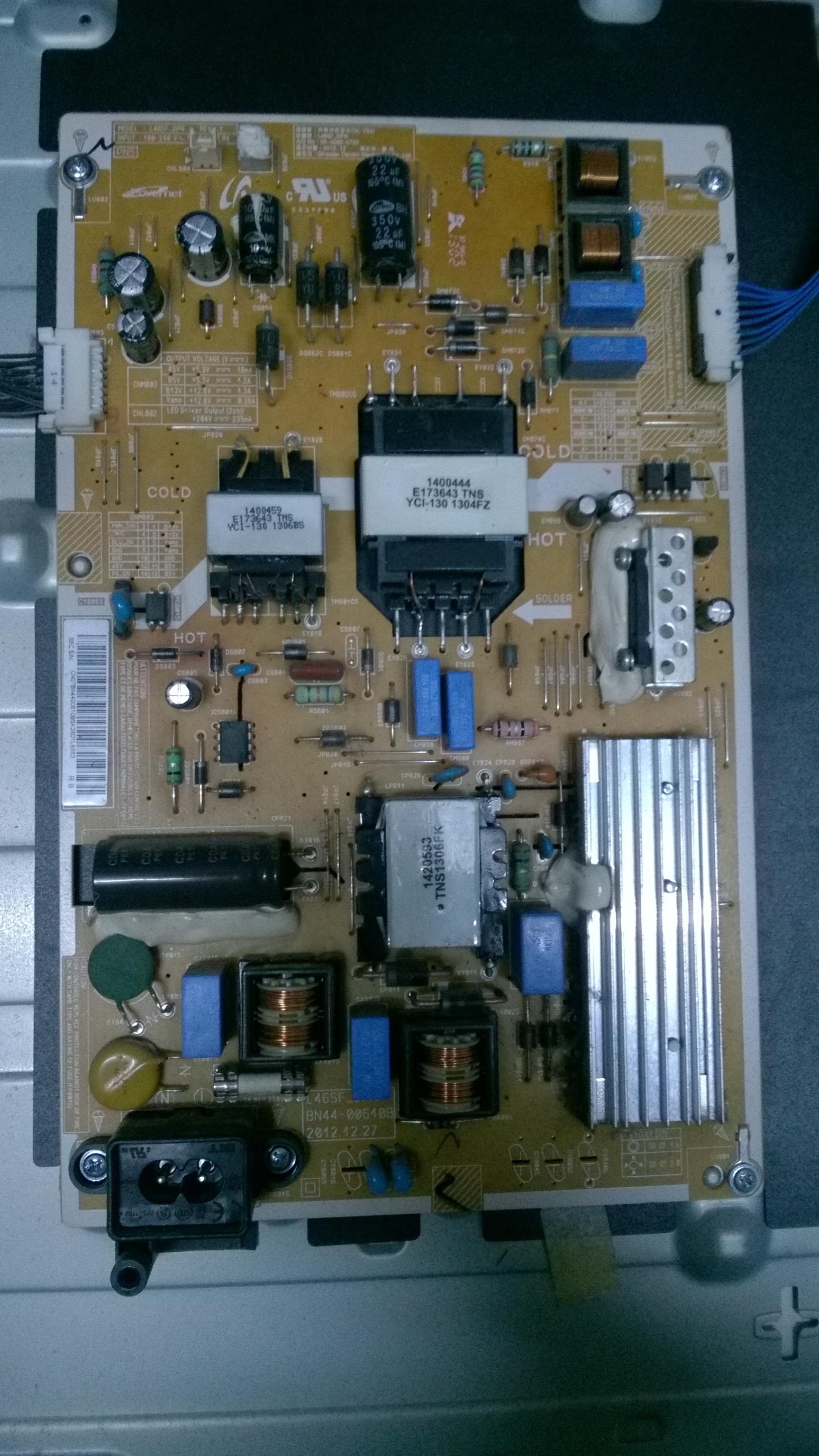 Samsung UE46F5000 - Telewizor wyłącza się po kilku sekundach, mruga