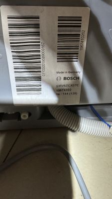 Etykieta z kodem kreskowym i informacjami o produkcie Bosch