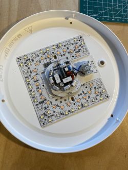 Interior of LCS SMART CONNECT Ceiling Light PCB of LCS SMART CONNECT ceiling light with LEDs and CB2S chip.