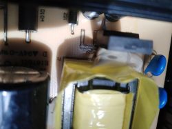 Naprawa ładowarki DeWalt DCB107, porównanie wersji EU i USA, przeróbka na 230V Naprawa ładowarki DeWalt DCB107, porównanie wersji EU i USA, przeróbka na 230V