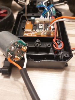 Problem z silnikiem szczotkowym autka na pilota - jazda tylko do tyłu, sprawdzenie pilota