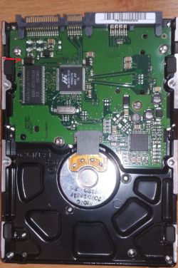 Jak naprawić spalony element na płytce dysku Samsung SP2504C?