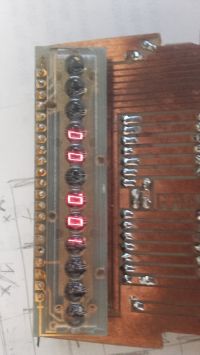 Kalkulator programowalny z MC14009, z ciągłą pamięcią programu i danych Kalkulator programowalny z MC14009, z ciągłą pamięcią programu i danych