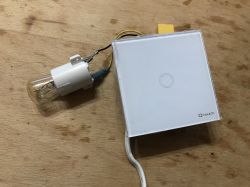 Włącznik WiFi QTouch wpinany tylko w przewód L - test, wnętrze, schemat