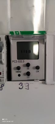 Dlaczego sterownik czasowy przestał działać, a przekaźnik jest ciągle zwarty?