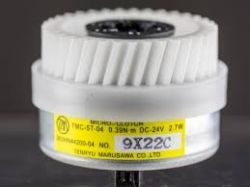 Silnik TMC-5T-04 z napisem 9X22C.
