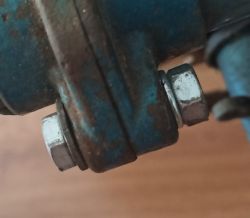 Szukam odpowiedniej śruby, takiej jak ze zdjęcia.