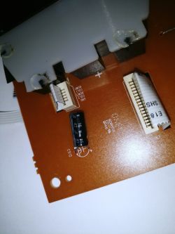 Grundig 3F web sp - Kondensator podtrzymujący pamięć stacji radiowych