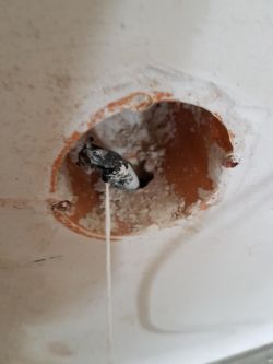 Co to za kabel? Mieszkanie w stanie deweloperskim z dziwnym kablem