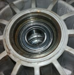 Electrolux EWF10475W - Wyjmowanie bębna z łożysk