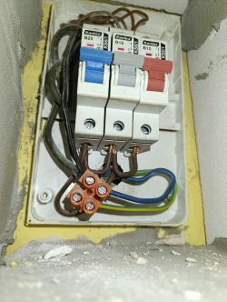 Tablica elektryczna z trzema bezpiecznikami Kanlux KS61