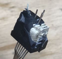 Wnętrze gniazd RJ45 ze zintegrowanym transformatorem sygnałowym Wnętrze gniazd RJ45 ze zintegrowanym transformatorem sygnałowym