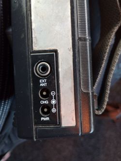 Realistic TRC-217 - tylko szumi, czasami jakiś głos słychać jakby po hiszpańsku czy portugalsku