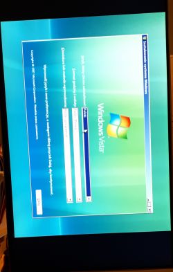 Ekran instalacyjny systemu Windows Vista z polskimi ustawieniami językowymi.