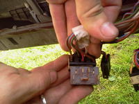 Jak podłączyć moduł domykania szyb w Audi 80 B3? Czy wystarczy jedna szyba?