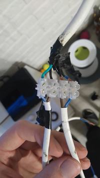 Connecting the electric projector screen under the fibaro module